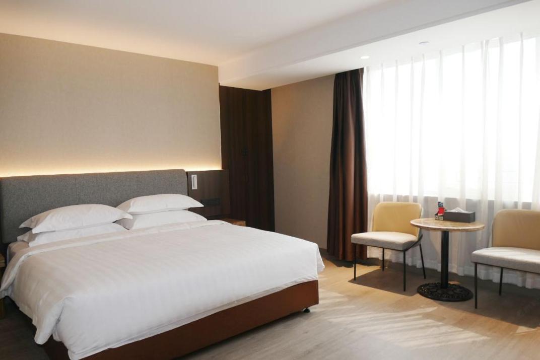 Jinan Yuquan Simpson Hotel Экстерьер фото
